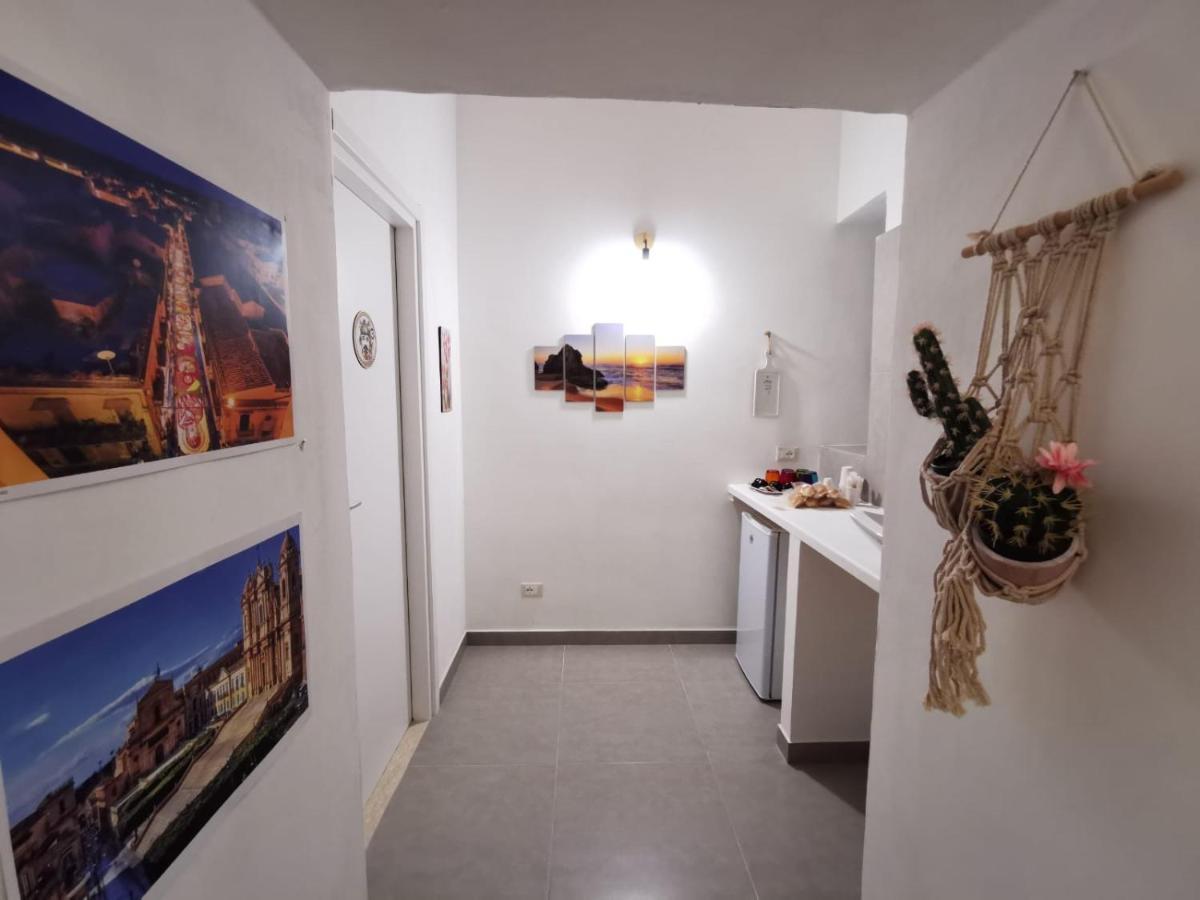 Hercules Suites Noto Bagian luar foto